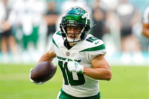 Dolphins sign former Jets WR Braxton Berrios and guard Dan Feeney: source